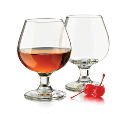 杯子里面的红酒怎么装好