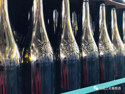 葡萄酒装箱后封箱（胶带封箱 / 热熔胶封箱）工艺