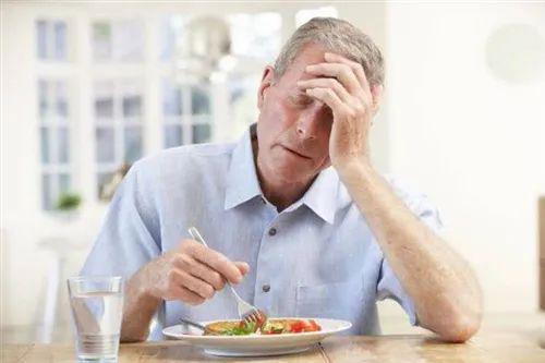 品酒前避免吸烟（烟味影响味觉）常识