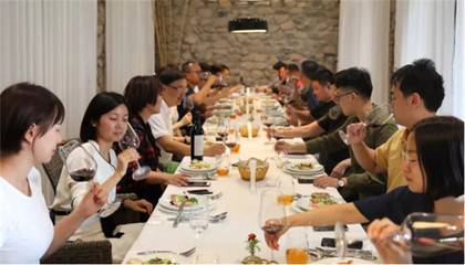 周末休闲葡萄酒营销：开启慢生活的惬意时光